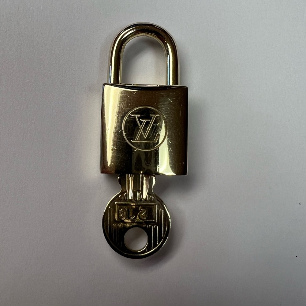 Louis Vuitton lock and key # 218‎ rare 200 series